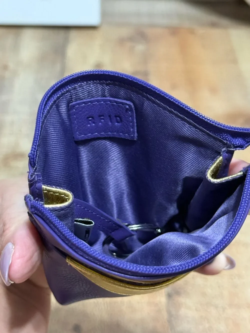 iLi New York Ladies Leather Lip Cosmetic Pouch RFID purple